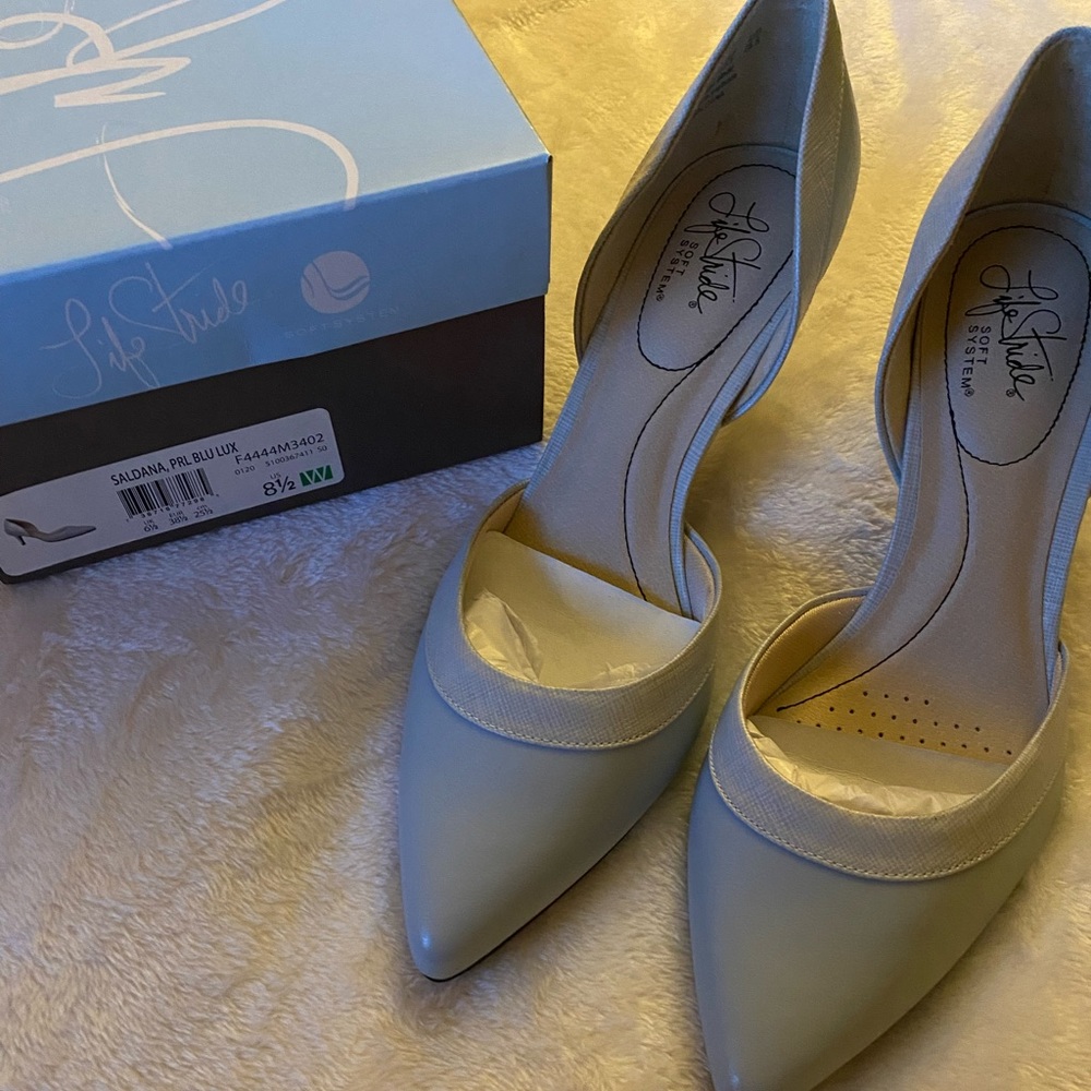 LifeStride Saldana pointed toe heels in pearl blue - Size 8.5W